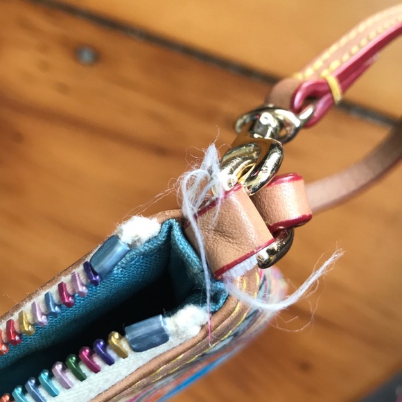 Disney Dooney & Bourke - 👸🏻👸🏼👸🏾 - Picture 7 of 7